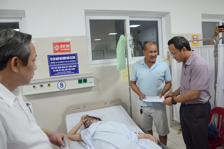 Lật xe khách, 15 người chết ở Quảng Bình: Ngày họp lớp bỗng hóa đại tang - 2