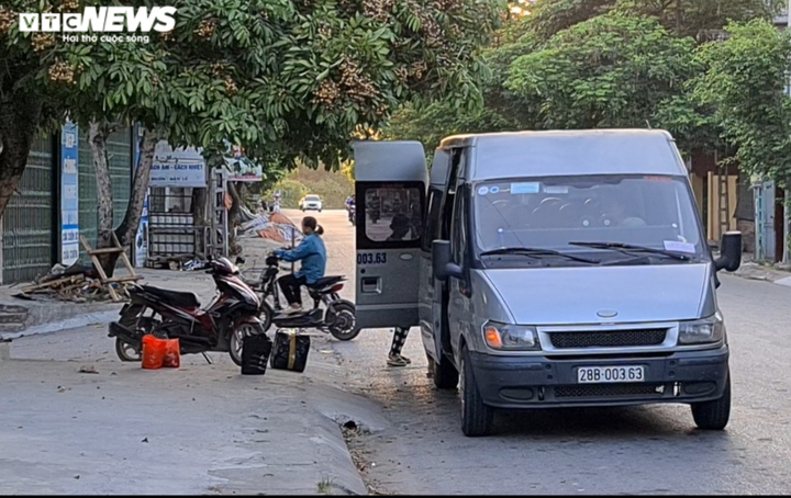 Xe dù, bến cóc tung hoành Bắc Ninh, công an huyện nói không có thẩm quyền xử lý - 4