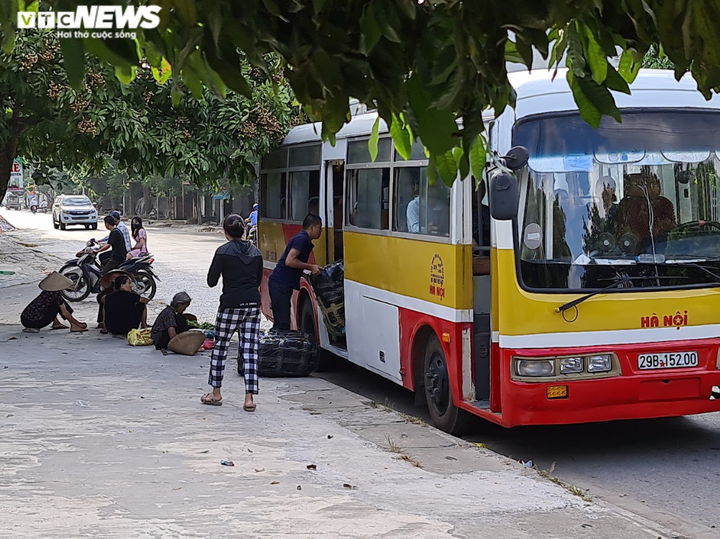 Xe dù, bến cóc tung hoành Bắc Ninh, công an huyện nói không có thẩm quyền xử lý - 7