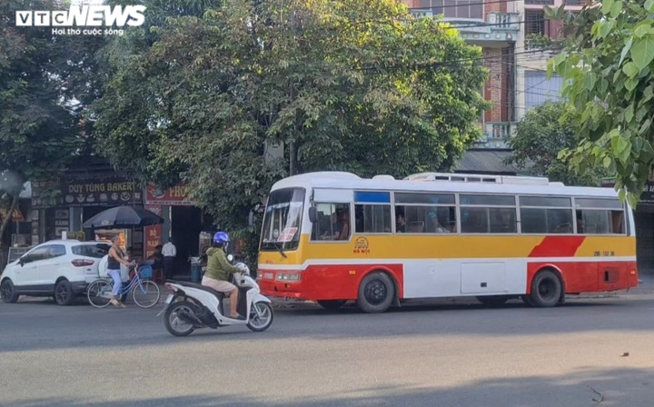 Xe dù, bến cóc tung hoành Bắc Ninh, công an huyện nói không có thẩm quyền xử lý - 5