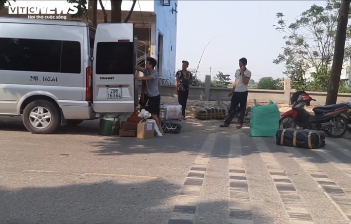 Xe dù, bến cóc tung hoành Bắc Ninh, công an huyện nói không có thẩm quyền xử lý - 1