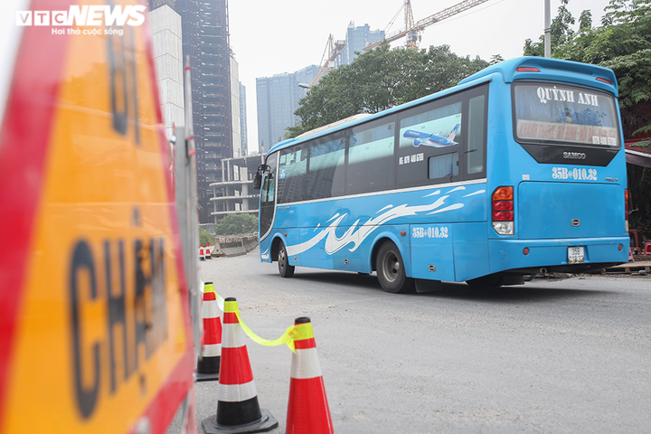 Cầu Thăng Long trong ngày đầu tiên cấm các phương tiện để sửa chữa - 4