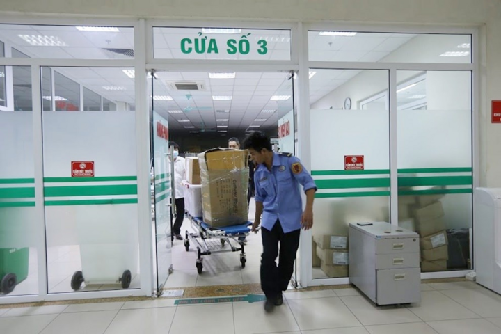 Hình ảnh những 'chiến binh áo trắng' lên đường đón 120 người COVID-19 về nước - 2
