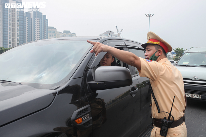 Cầu Thăng Long trong ngày đầu tiên cấm các phương tiện để sửa chữa - 6