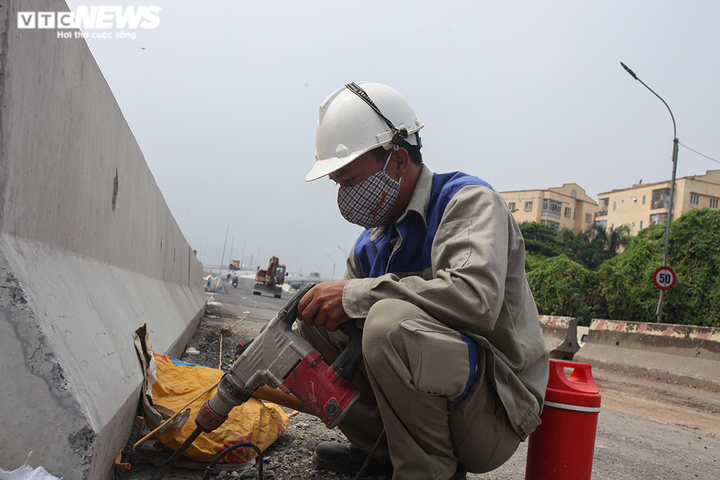 Cầu Thăng Long trong ngày đầu tiên cấm các phương tiện để sửa chữa - 8