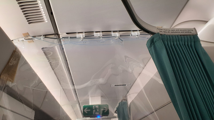 Bên trong máy bay đưa người Việt từ Guinea Xích đạo hồi hương - 14