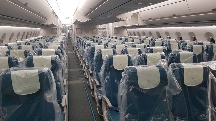 Bên trong máy bay đưa người Việt từ Guinea Xích đạo hồi hương - 8