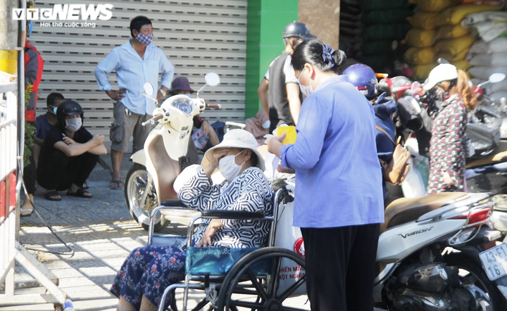 Cận cảnh khu phong tỏa 3 bệnh viện lớn giữa trung tâm Đà Nẵng - 5