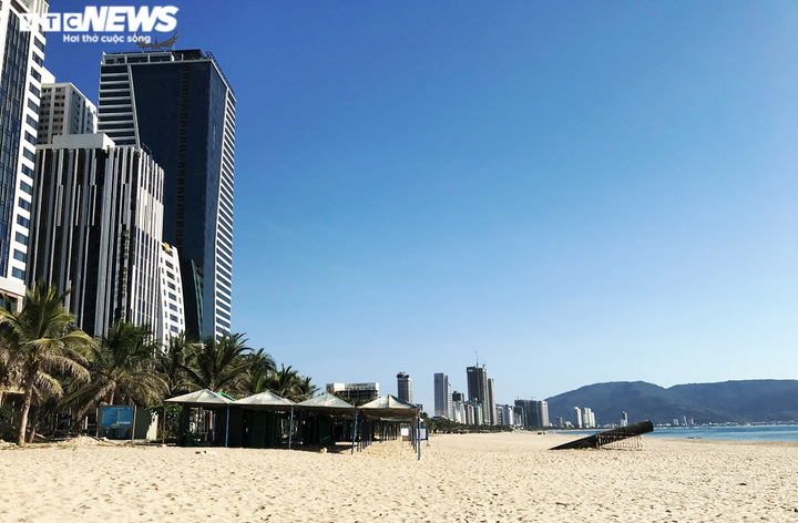 Đà Nẵng vắng lặng trong ngày đầu giãn cách xã hội - 1