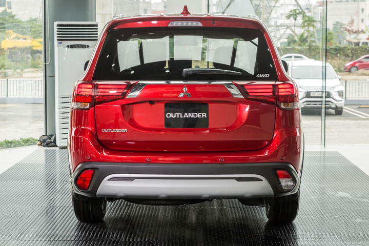 Mitsubishi Outlander bản cao nhất ra mắt tại Việt Nam, giá trên 1 tỷ đồng - 4