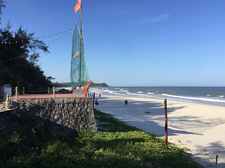 Quan Lạn: Vẻ đẹp mê hoặc của những bãi cát trắng muốt trải dài bất tận - 3