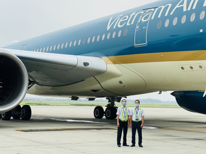 Bên trong máy bay đưa người Việt từ Guinea Xích đạo hồi hương - 1