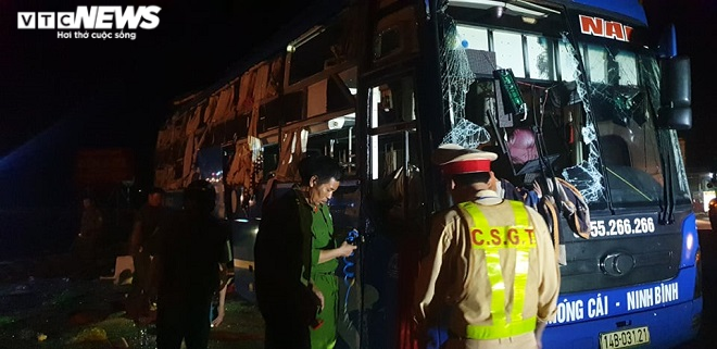 Hiện trường lật xe khách ở Thái Bình khiến gần 20 người bị thương - 2