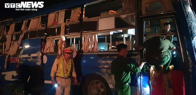 Hiện trường lật xe khách ở Thái Bình khiến gần 20 người bị thương - 5