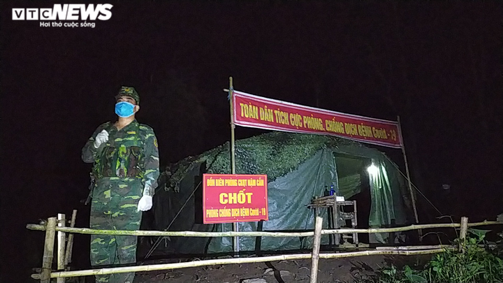 Bộ đội biên phòng Nghệ An tuần tra thâu đêm, ngăn nhập cảnh trái phép - 2