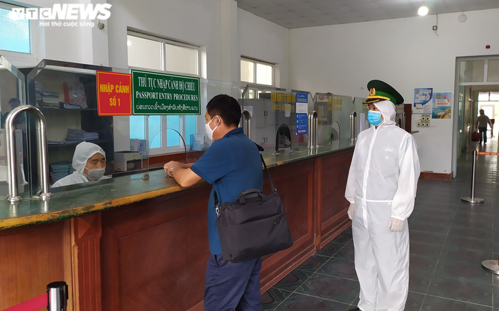 Bộ đội biên phòng Nghệ An tuần tra thâu đêm, ngăn nhập cảnh trái phép - 16