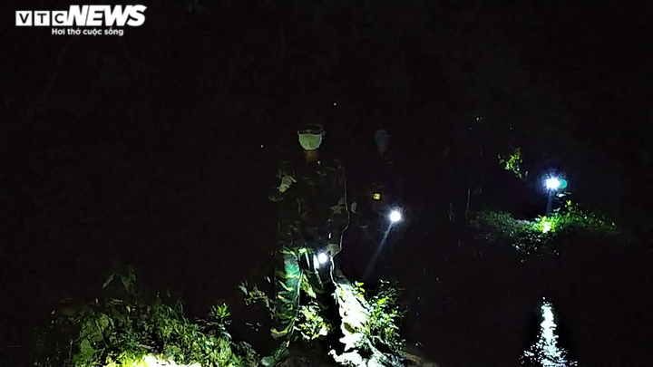 Bộ đội biên phòng Nghệ An tuần tra thâu đêm, ngăn nhập cảnh trái phép - 4