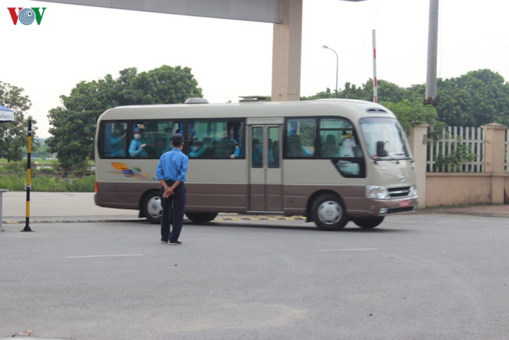 219 công dân từ Guinea Xích Đạo đã về đến khu cách ly - 1