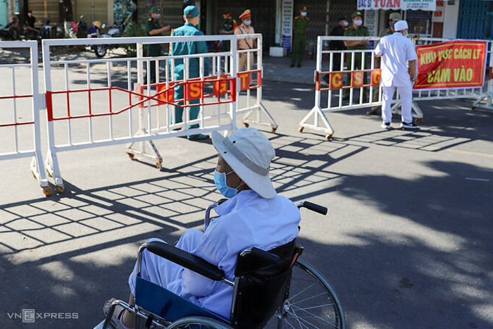 Bệnh viện Đà Nẵng bố trí lối đi riêng cho bệnh nhân chạy thận - 2