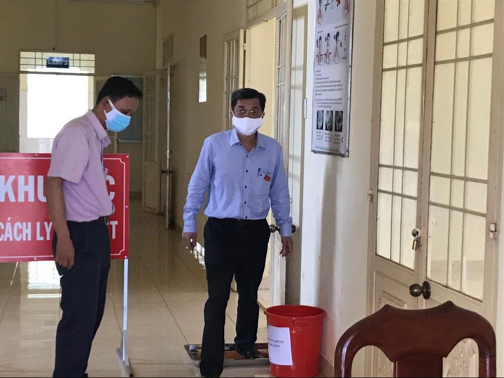 Cách ly nhiều người cùng chuyến xe với sinh viên dương tính SARS-CoV-2 - 1