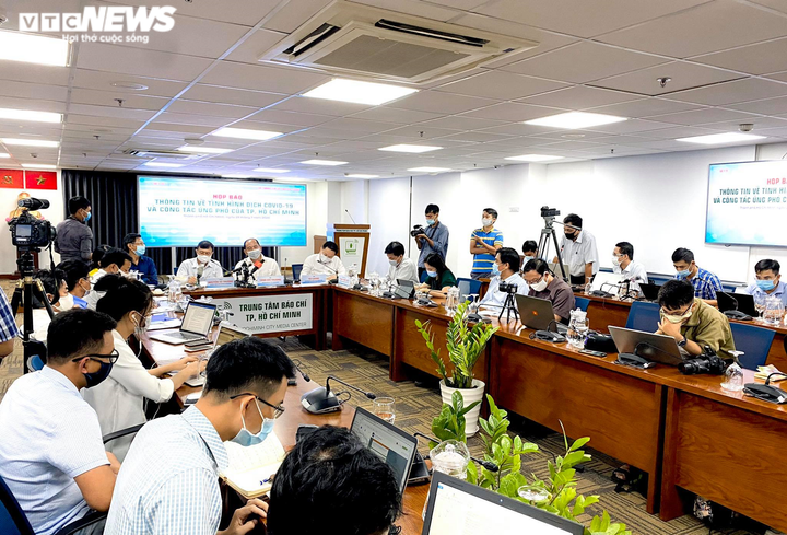 TP.HCM đủ khẩu trang cung ứng cho người dân trong 7 năm liên tục - 1