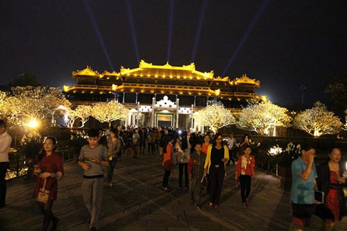 Thủ tướng cho phép kéo dài dịch vụ ban đêm đến 6h sáng - 1