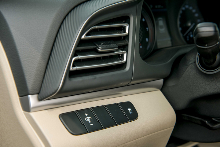 Hyundai Elantra Facelift ‘lột xác’ - 4