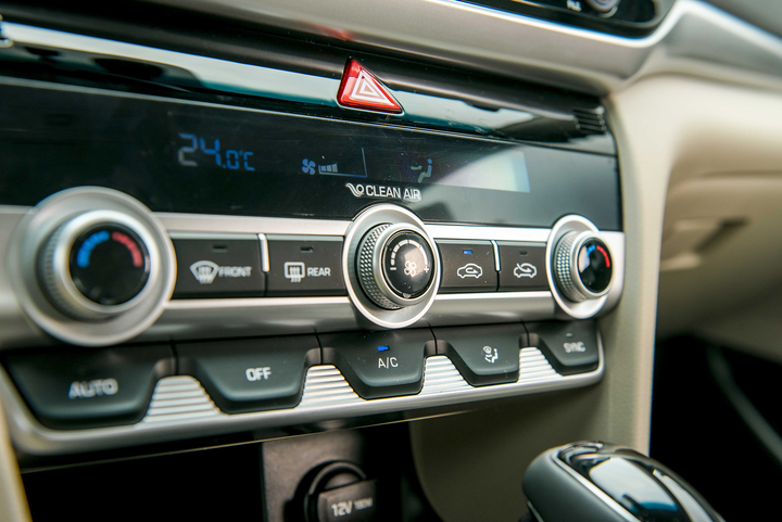 Hyundai Elantra Facelift ‘lột xác’ - 3