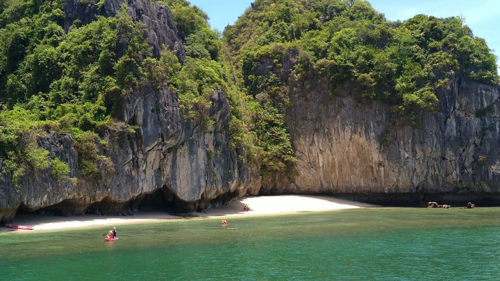Vịnh Lan Hạ: Đảo ngọc thiên đường ở Cát Bà - 1