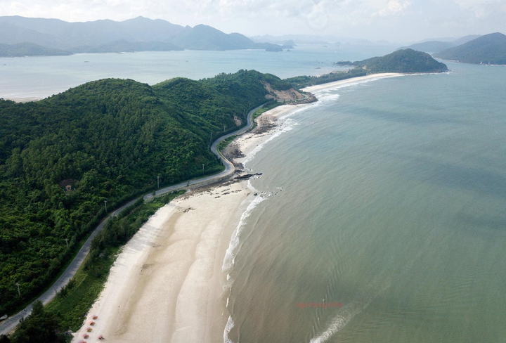 Quan Lạn: Vẻ đẹp mê hoặc của những bãi cát trắng muốt trải dài bất tận - 12