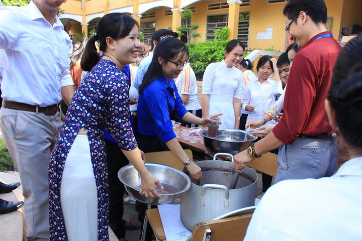 Thầy cô thức thâu đêm nấu chè tú tài để chúc học trò thi tốt - 6