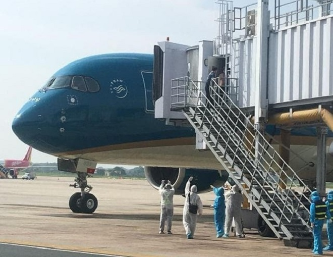 Công nhân Guinea Xích đạo cả đêm không ngủ, mong ngày được về quê hương - 3