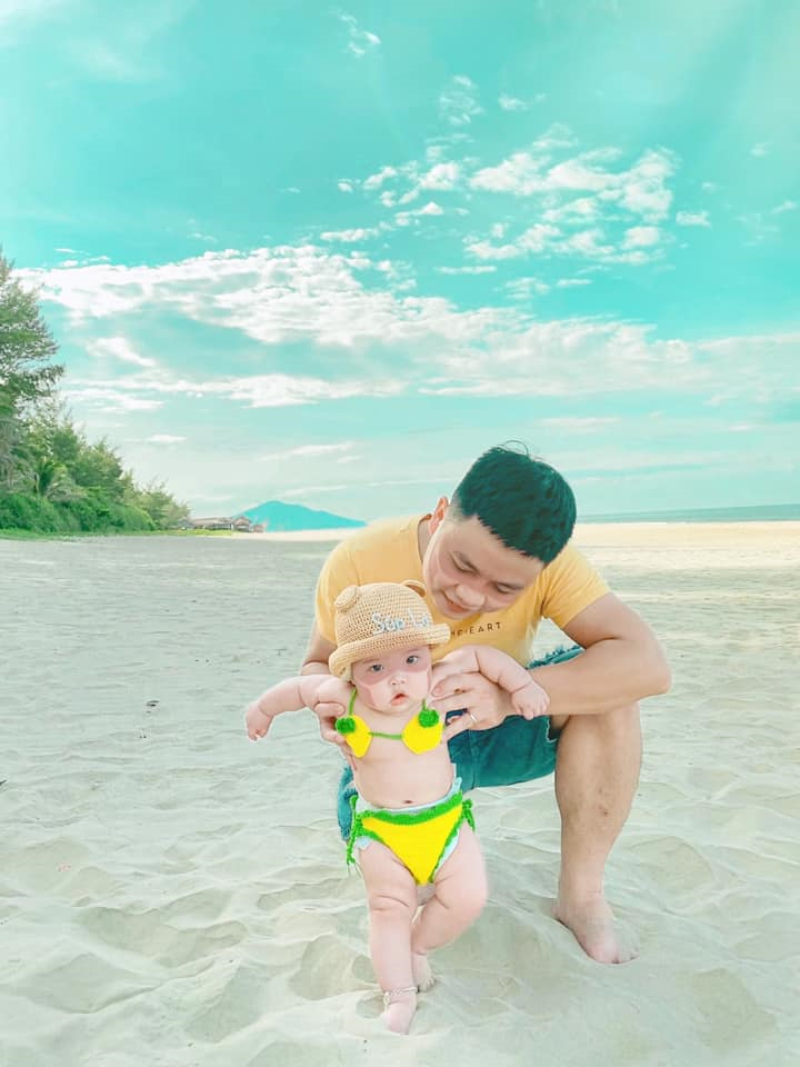 Dân mạng 'phát sốt' với loạt ảnh em bé cháy nắng, in hình khẩu trang trên mặt - 8