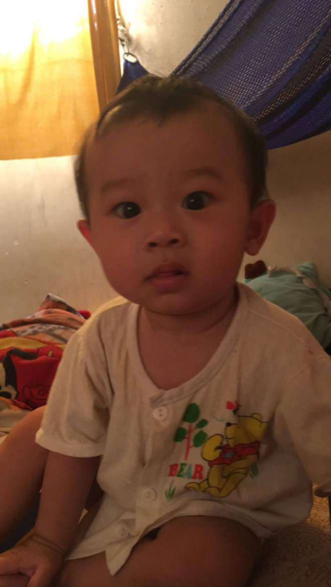 Cha địu con 8 tháng tuổi chạy Grab giữa cái nắng Sài Gòn 37 độ - 2