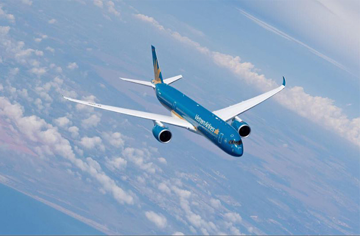 Hàng không chưa qua ‘sóng thần’ lại gặp bão lớn - 1