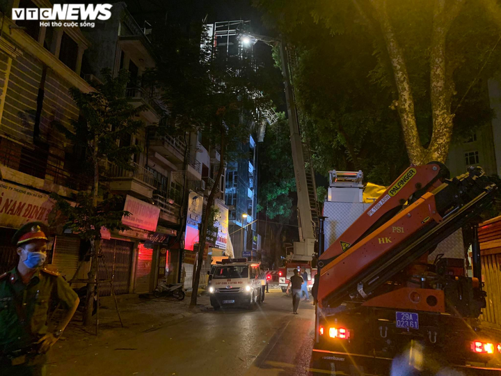 Hà Nội: Hiện trường vụ sập giàn giáo làm 4 người thương vong - 8