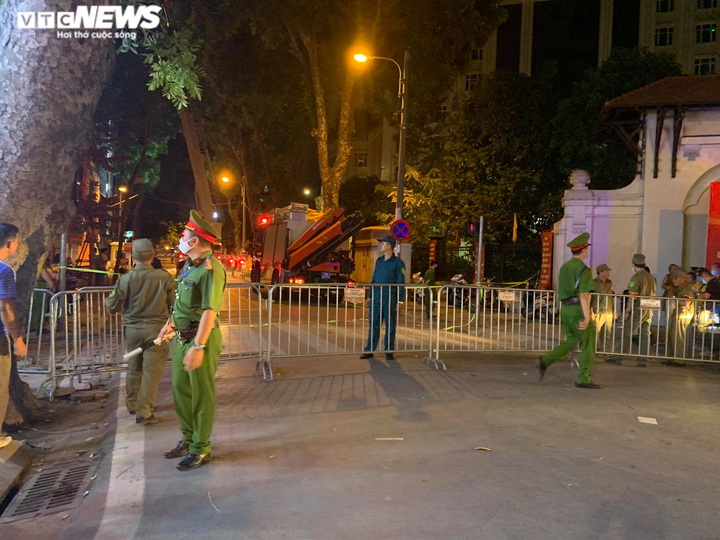 Hà Nội: Hiện trường vụ sập giàn giáo làm 4 người thương vong - 6