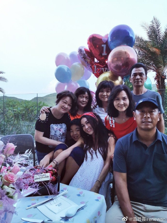 Vẻ trẻ trung kỳ lạ của mỹ nhân 54 tuổi Ôn Bích Hà - 11