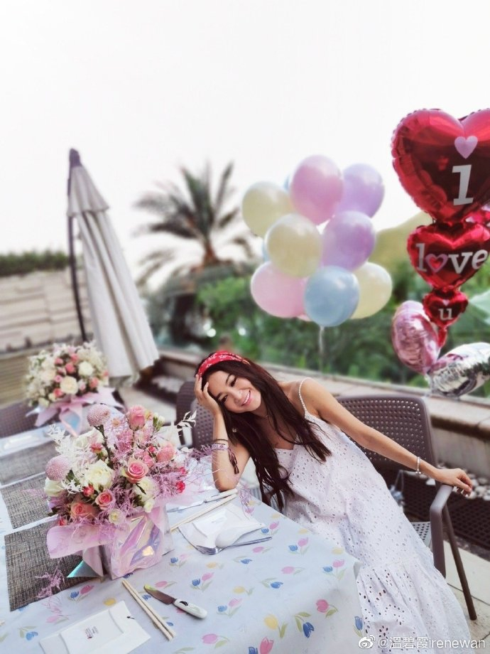 Vẻ trẻ trung kỳ lạ của mỹ nhân 54 tuổi Ôn Bích Hà - 3