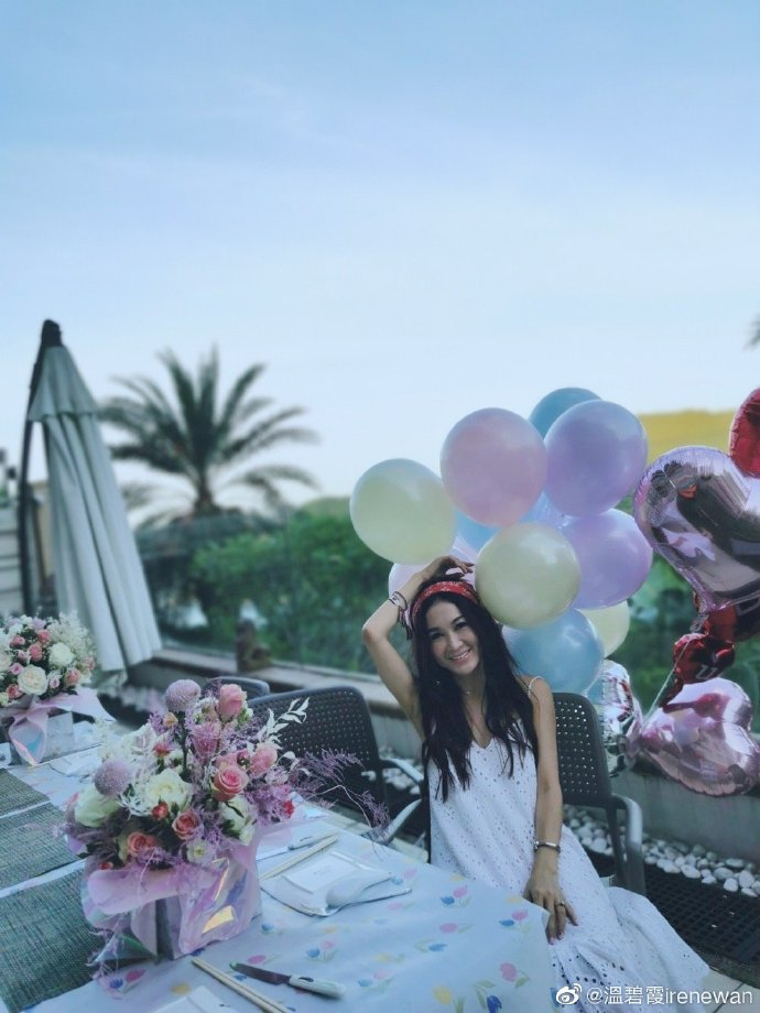 Vẻ trẻ trung kỳ lạ của mỹ nhân 54 tuổi Ôn Bích Hà - 5