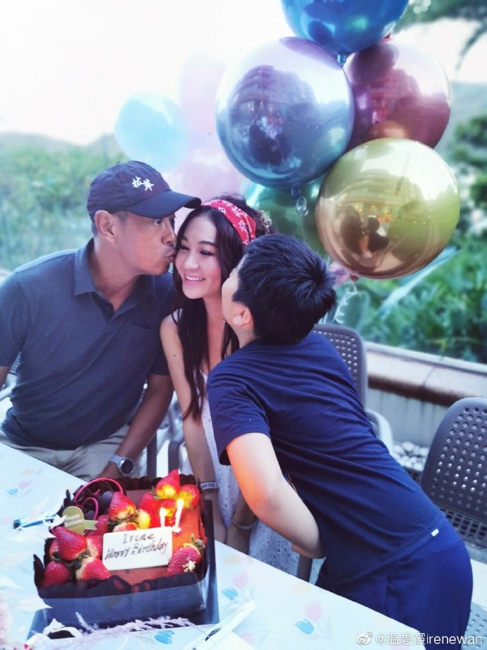 Vẻ trẻ trung kỳ lạ của mỹ nhân 54 tuổi Ôn Bích Hà - 7