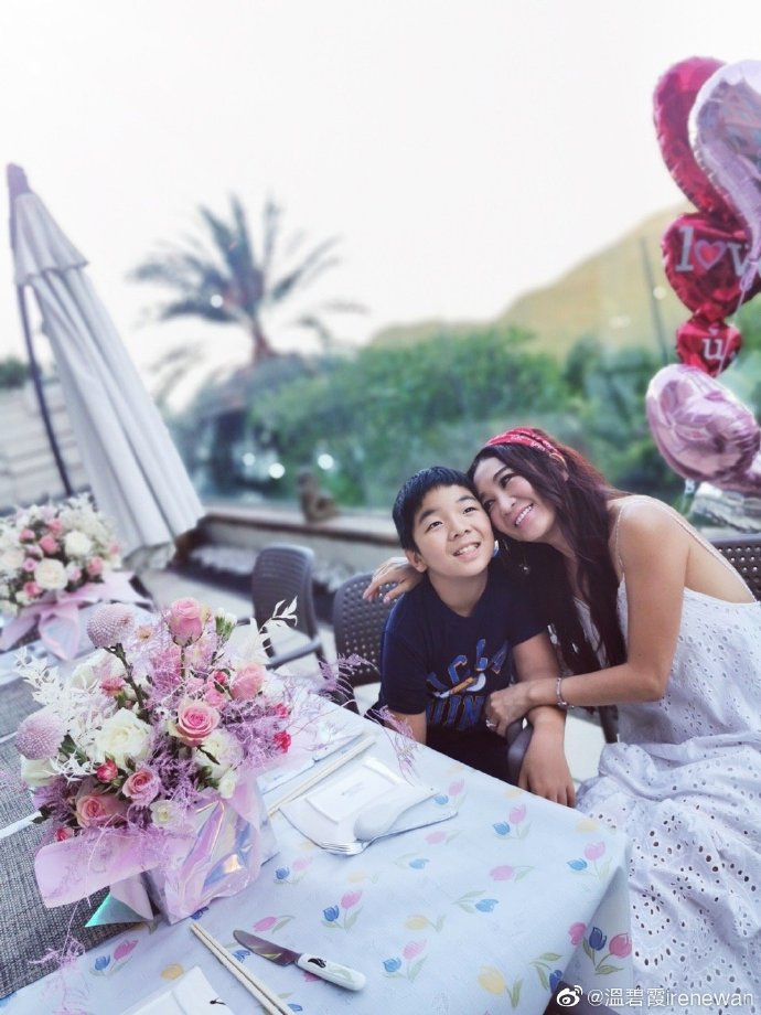 Vẻ trẻ trung kỳ lạ của mỹ nhân 54 tuổi Ôn Bích Hà - 8