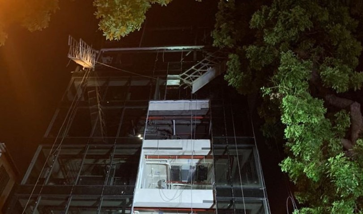 Hà Nội: Hiện trường vụ sập giàn giáo làm 4 người thương vong - 10