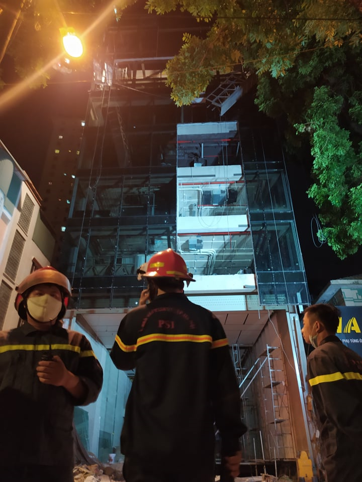 Hà Nội: Hiện trường vụ sập giàn giáo làm 4 người thương vong - 5