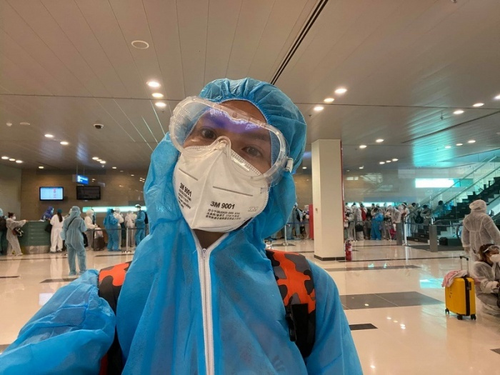 Về nước sau 4 tháng kẹt ở Bali do COVID-19, Minh Tú ăn chay 14 ngày - 1