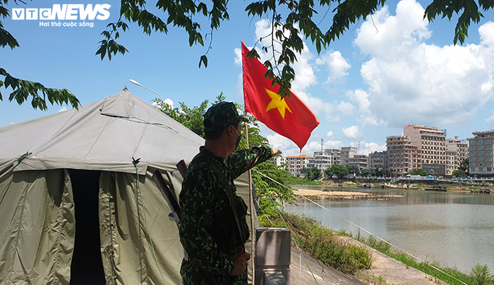 Lính biên phòng ròng rã 4 tháng trực xuyên ngày đêm ngăn nhập cảnh trái phép - 10
