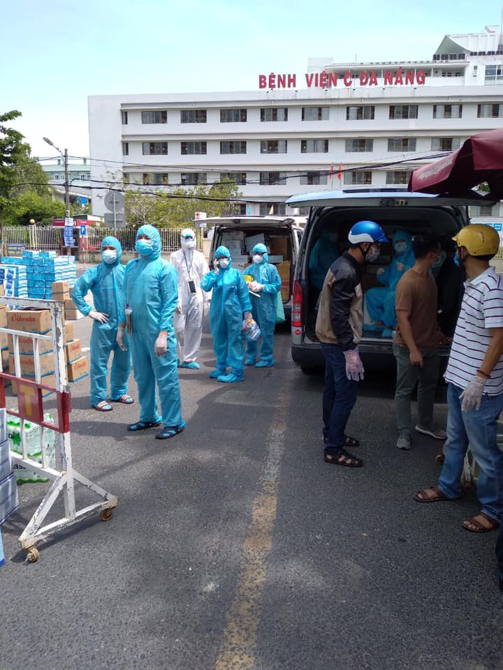 Co.opmart Đà Nẵng vừa lo bán hàng, vừa lo “tiếp tế” các bệnh viện lớn - 1