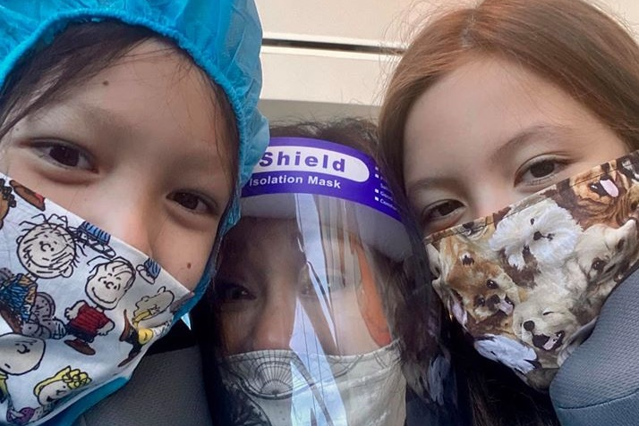 Hai con của Hồng Nhung tìm thú vui trong khu cách ly tập trung - 9