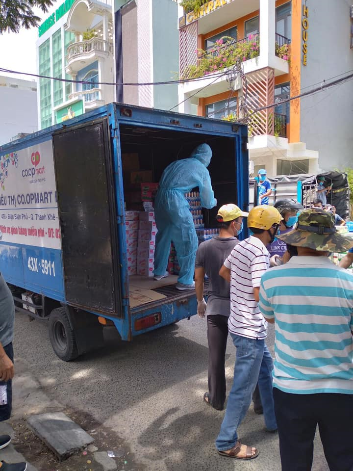 Co.opmart Đà Nẵng vừa lo bán hàng, vừa lo “tiếp tế” các bệnh viện lớn - 2
