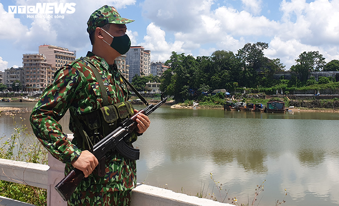 Lính biên phòng ròng rã 4 tháng trực xuyên ngày đêm ngăn nhập cảnh trái phép - 12